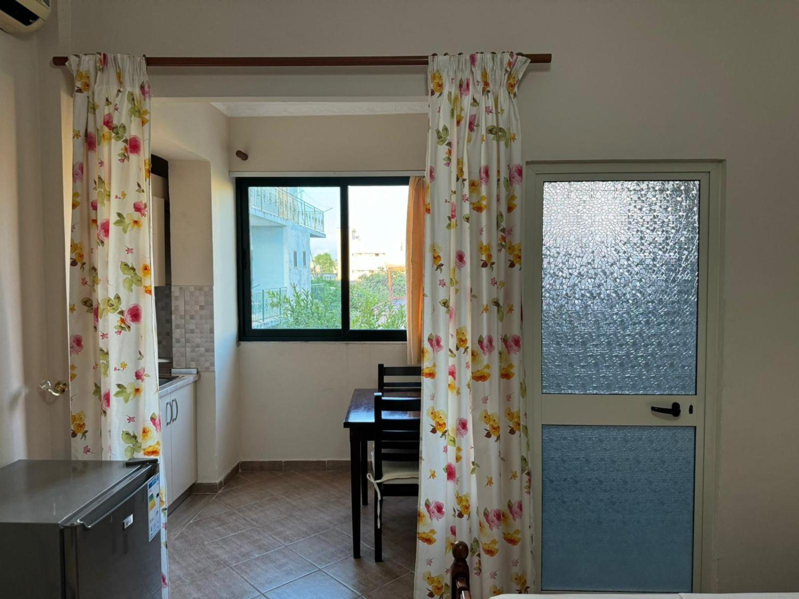Guesthouse Novi ドゥラス エクステリア 写真